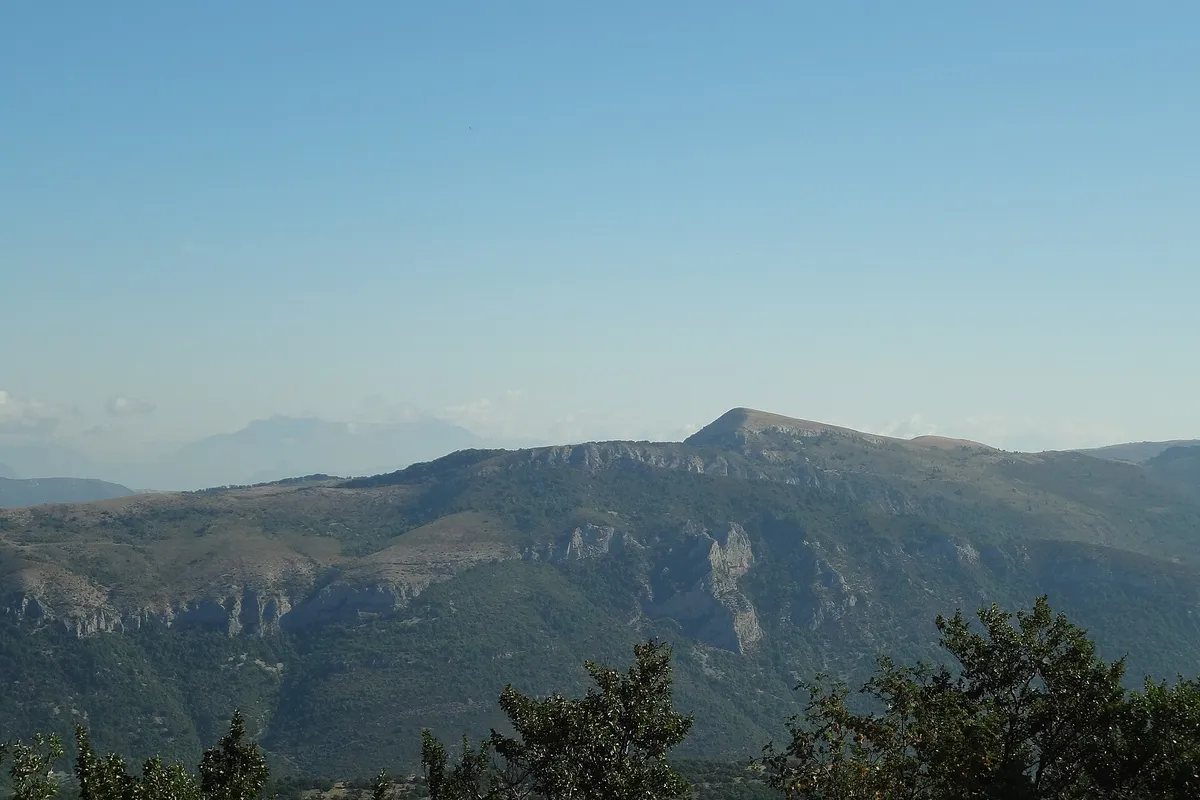 Crête des Serres vue de la vallée du Jabron, limite entre Curel et Montfroc